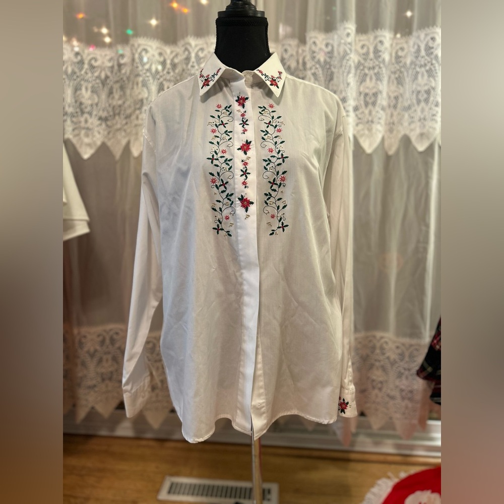 Vintage Tabi International Embroidered Holiday Shirt – Size L - Picture 3 of 5